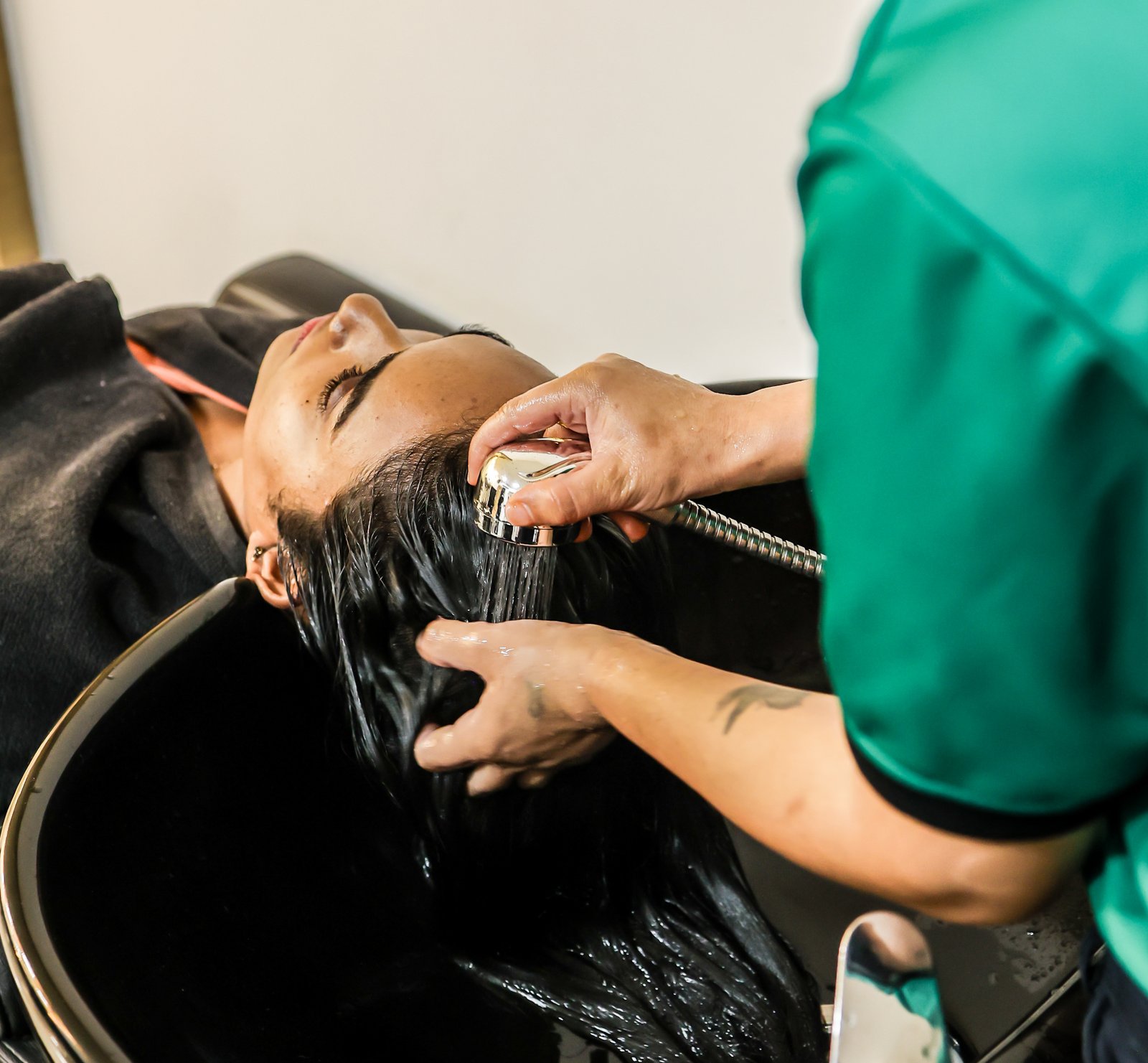 Authentic hair wash and care service at Manis